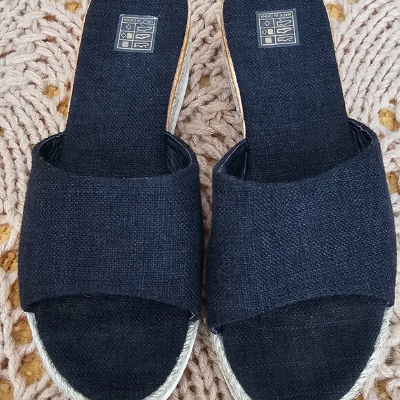 Womans slip on sandles - Picture 1 of 4